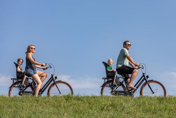 Fietsen op de dijk | Roompot Beach Resort